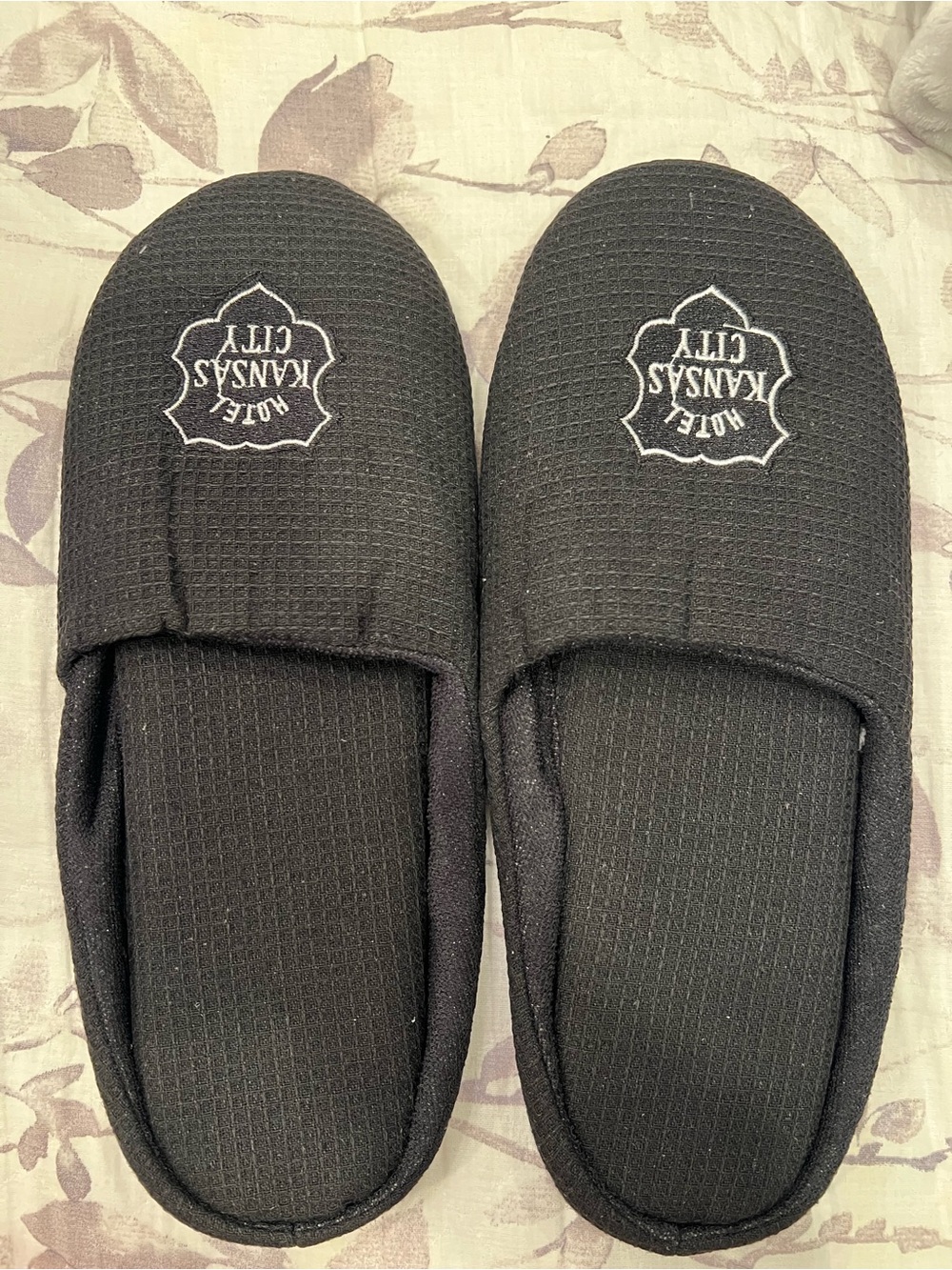Kansas City Black unisex Hotel Slippers